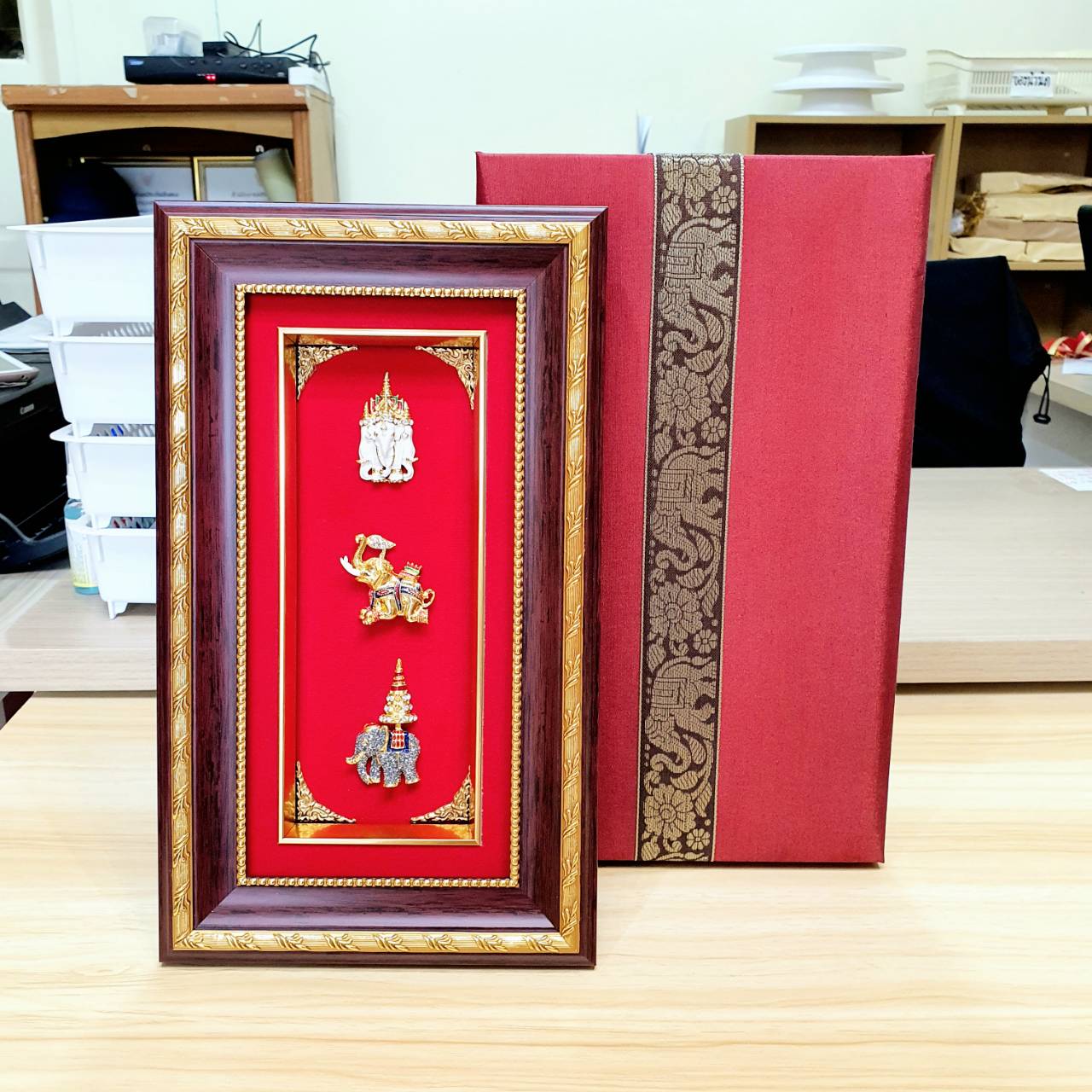 กรอบ 3 ช่องลายไทยชุดช้าง