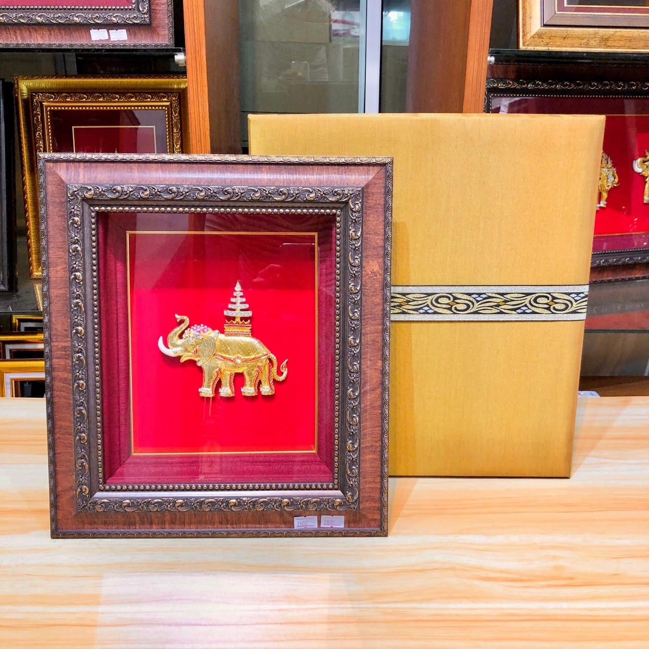 กรอบหุ้มผ้าไหมช้างฉัตร