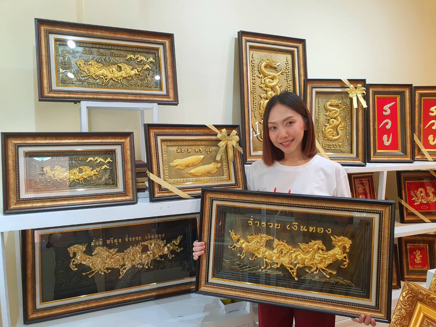 กรอบเรซิ่นม้าL