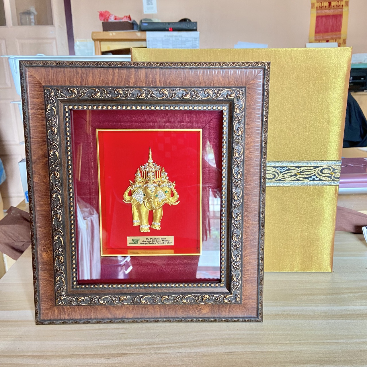 กรอบหุ้มผ้าไหมช้าง3เศียร