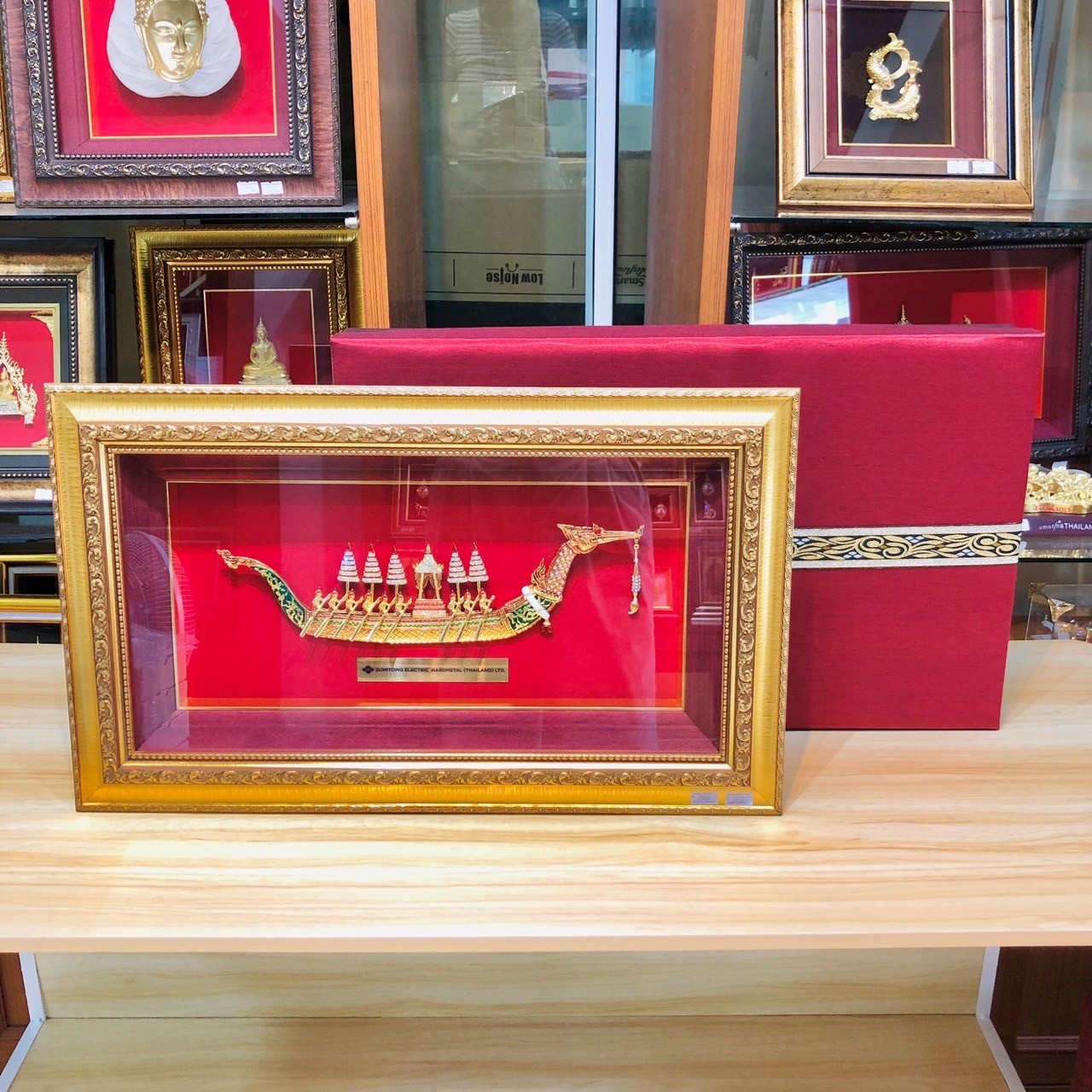 กรอบหุ้มผ้าไหมสุพรรณหงส์