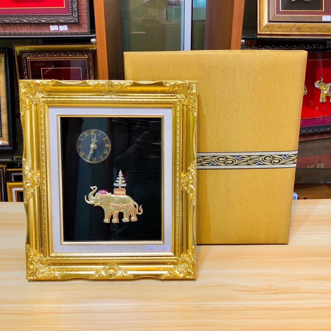 กรอบนาฬิกาหลุยส์ช้างฉัตร