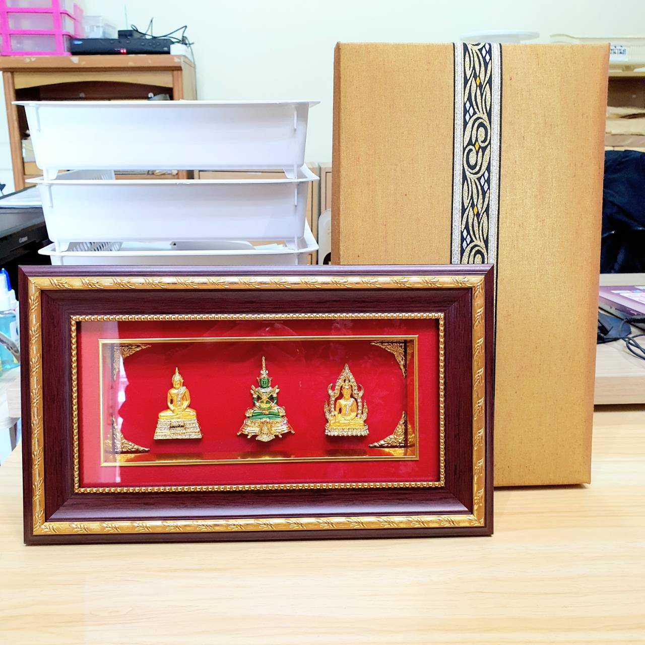 กรอบ 3 ช่องพระคู่บ้าน