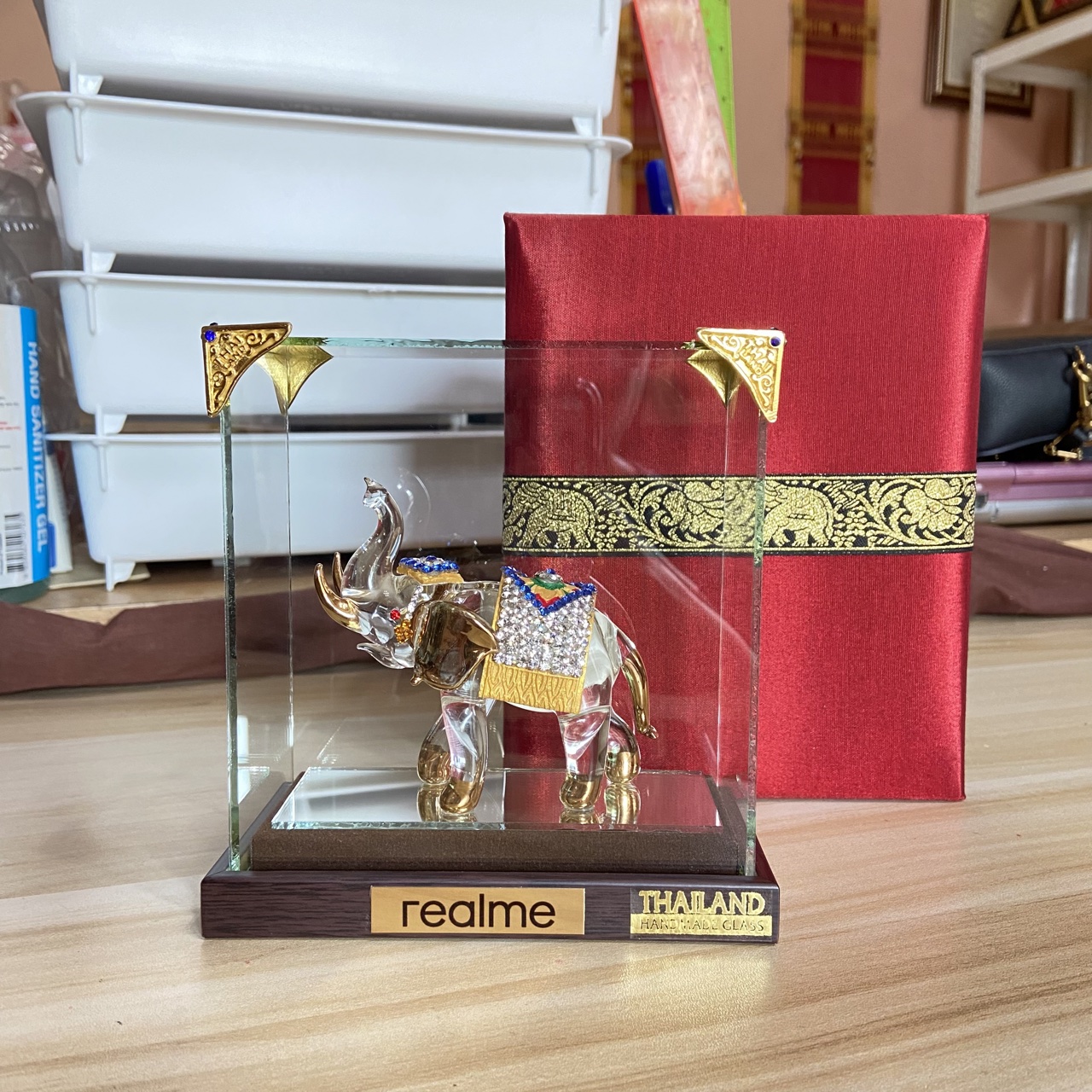 ช้างตู้กระจก