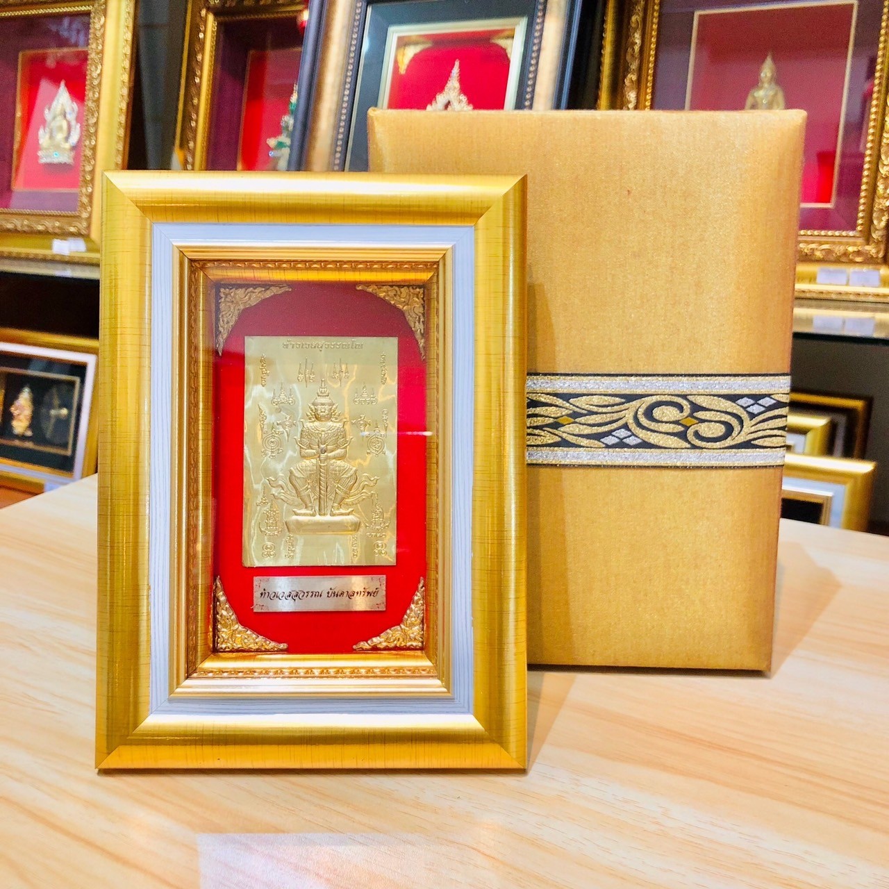 กรอบแผ่นทอง ท้าวเวส พื้นแดง