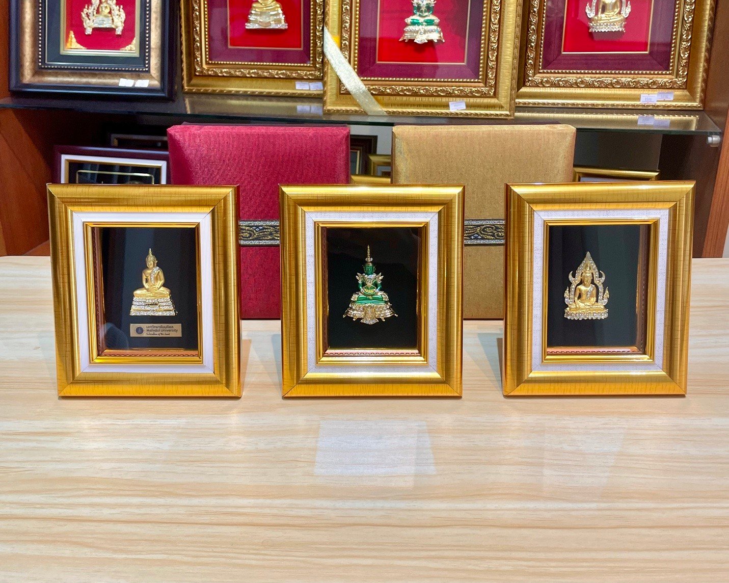 กรอบทองพระแก้วร้อน