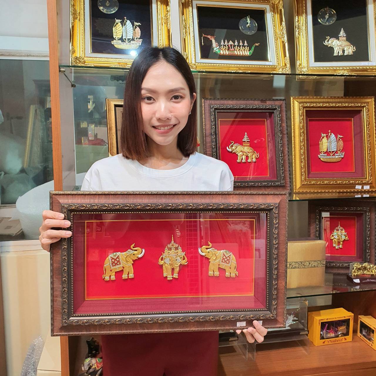 กรอบหุ้มผ้าไหมชุดช้าง